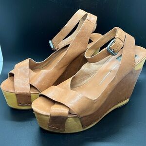 NWT Dolce Vita Jaelyn buckskin leather platform wrapped wood block heels, sz 9.5
